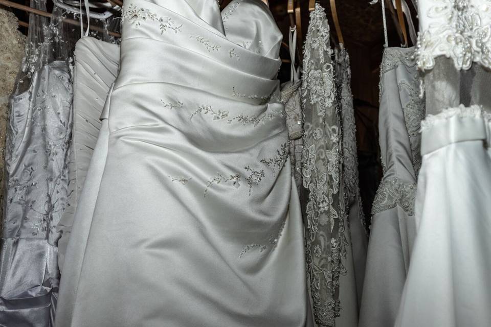 Ajuar de la Novia Angol, Tiendas de Novia