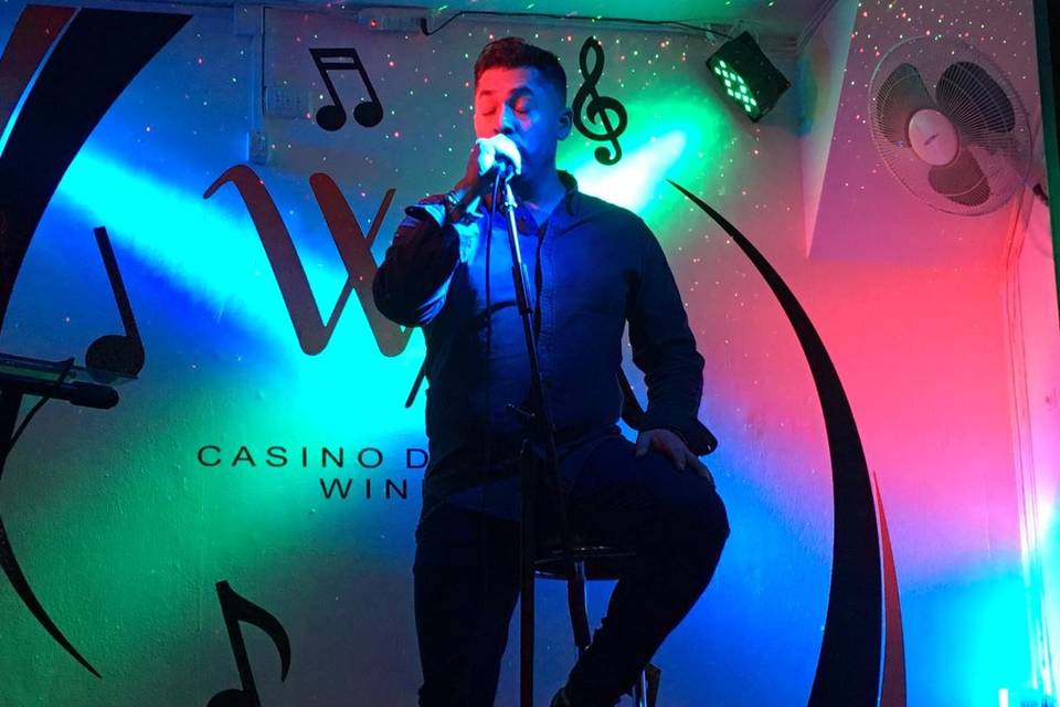 Alex Sandimac - Cantante