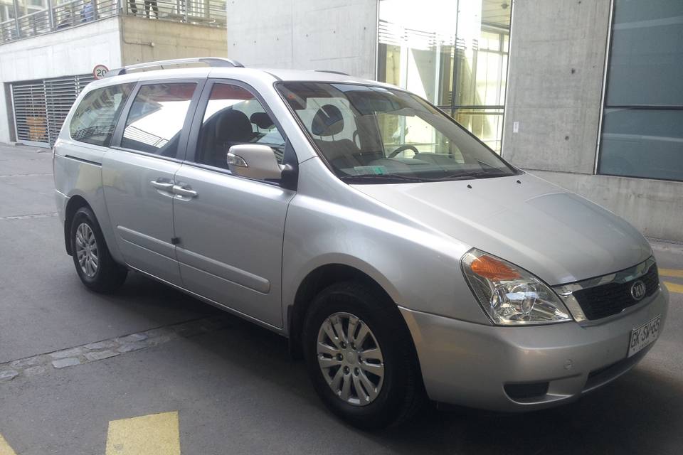 AMB Muñoz, Autos