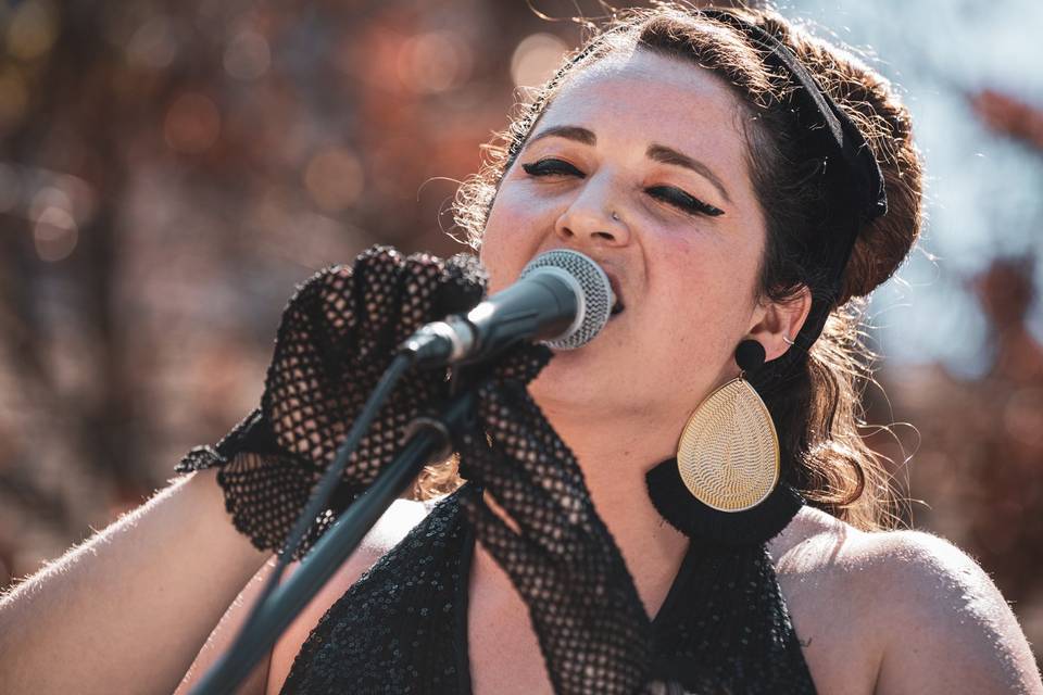 Antonella Cottin Cantante, Música