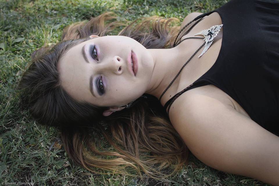Bella Frívola, Belleza