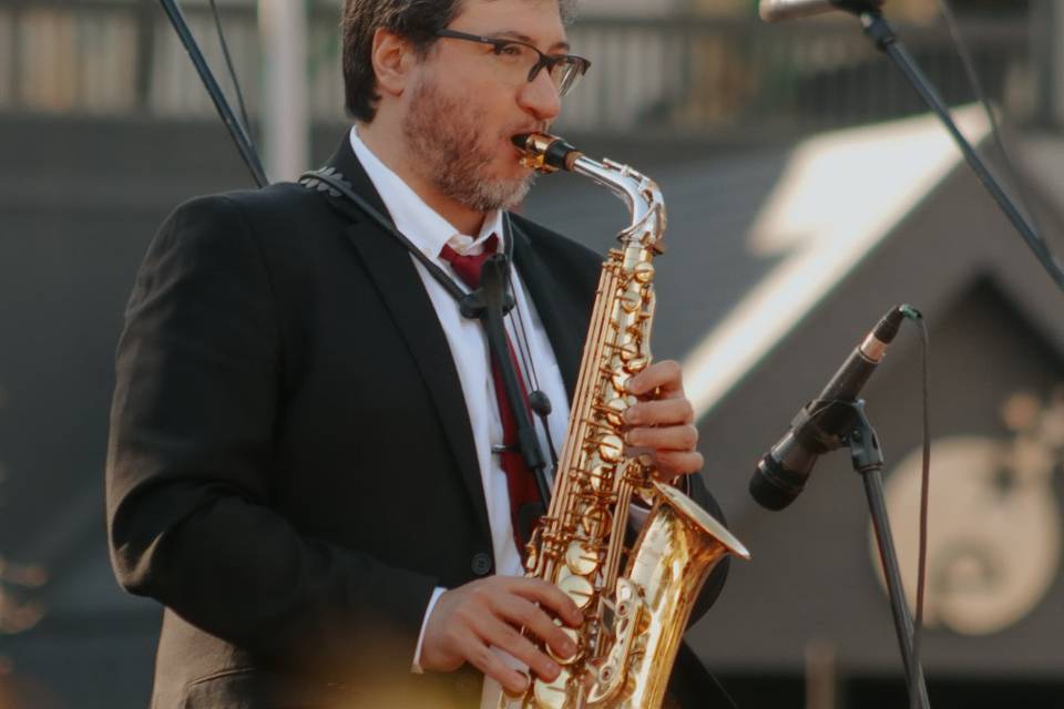 Bryan Mella Saxofonista, Música