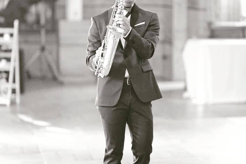 Bryan Saxofonista, Música