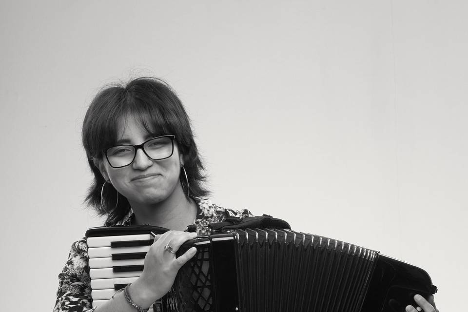 Carmen Leal, Música