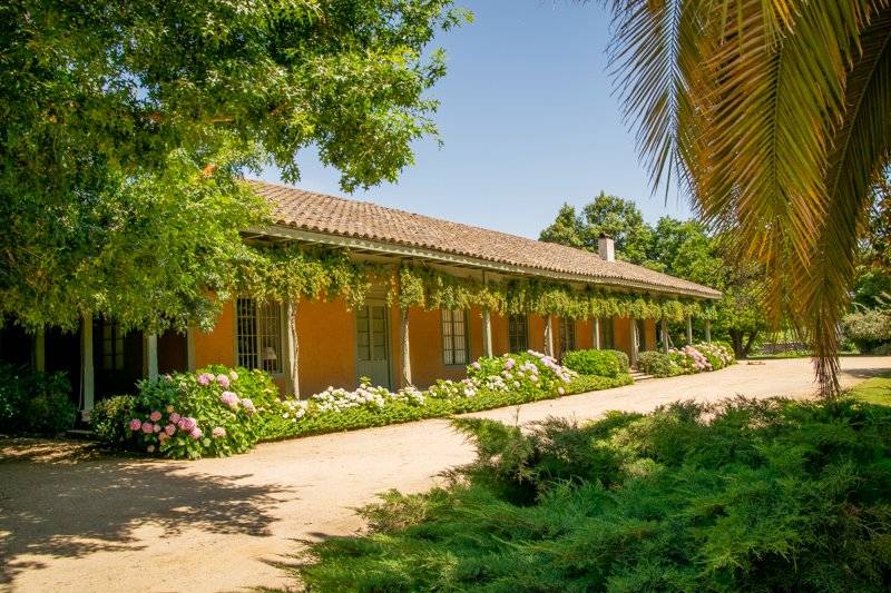 Casa Raíces by Banquetería Bórquez, Banquetería