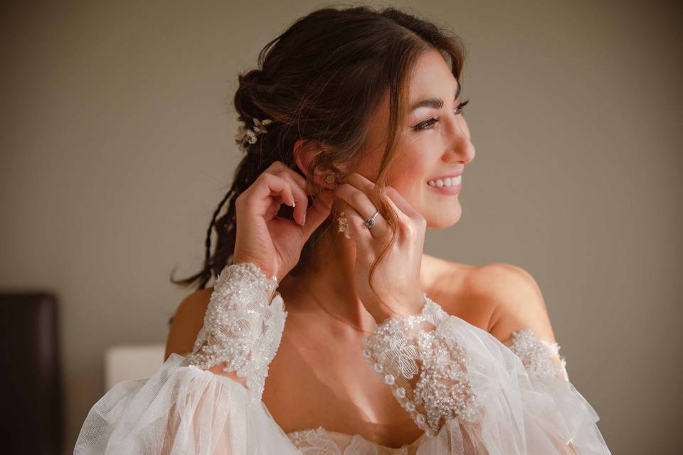 Coni Mkup, Belleza