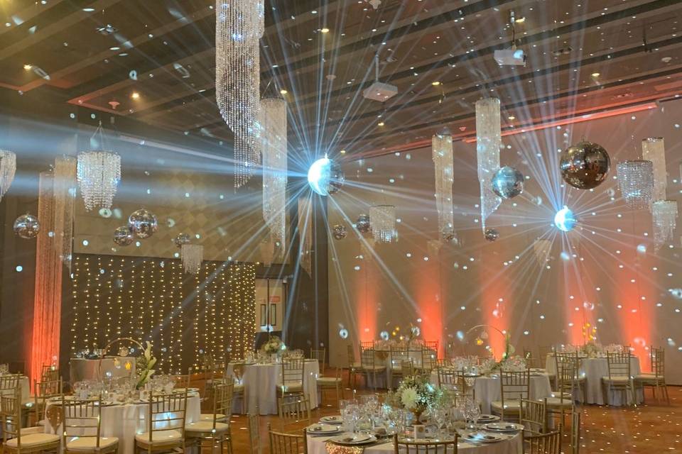 Deco Service, Decoración