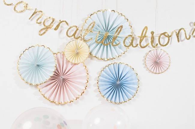 Digna, Decoración