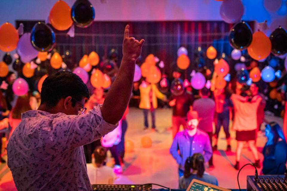 DJ Carlo Álvarez, Animación