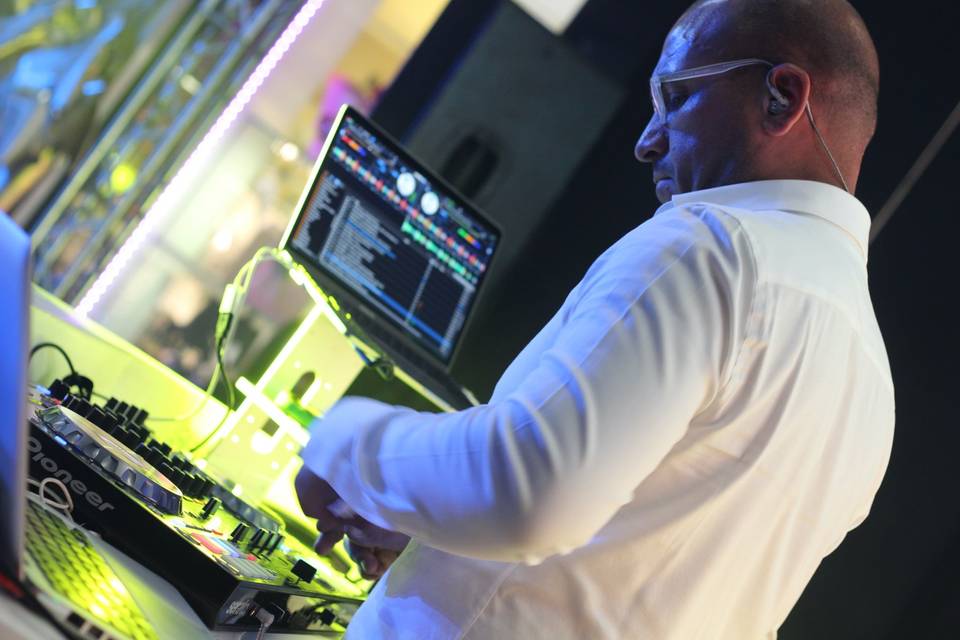 DJ Sebas, Música