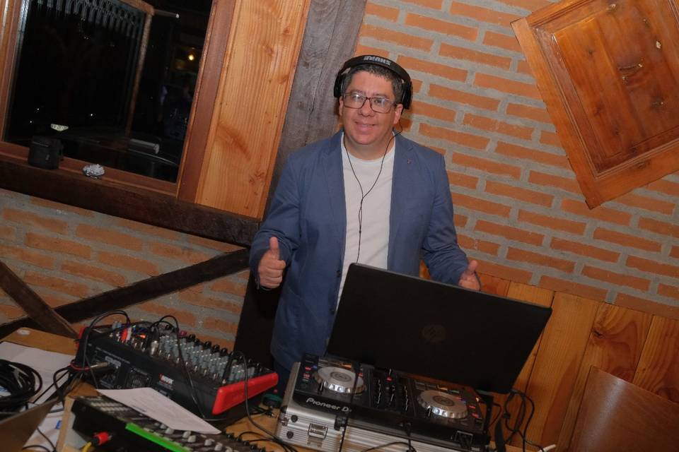 DJ Varas