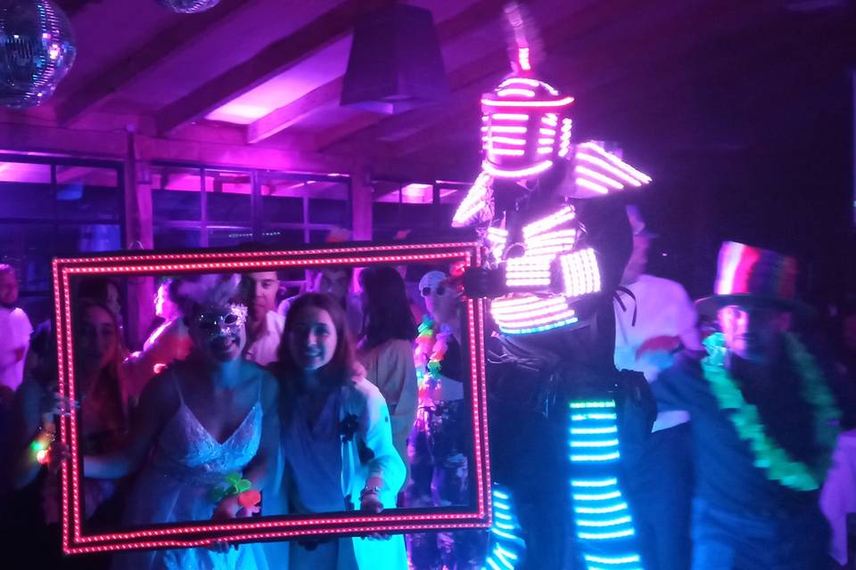 Entre Princesas y Súper Héroes - Robot LED, Animación