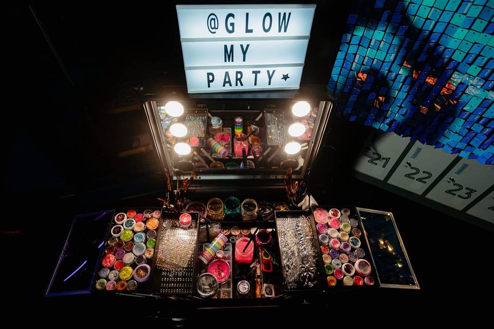 Glow My Party, Animación