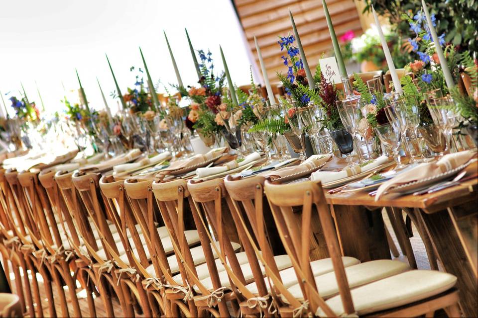 Herman Toro Producciones, Decoración