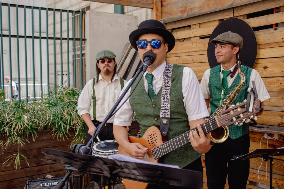 Insepia Swing, Música