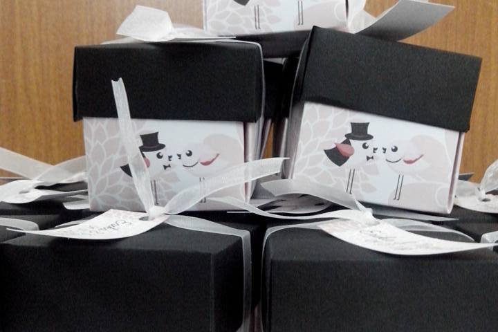 Ivonne Lindo Detalle, Invitaciones