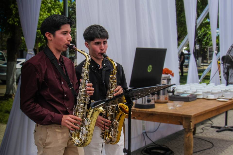 Jorge y Ale Saxofonista, Música