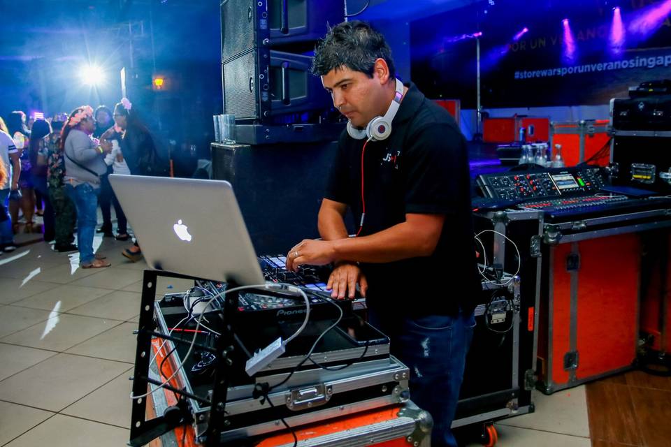 JS Medios, Música