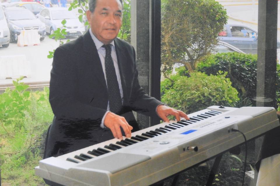 Juan Carlos Mendoza, Música