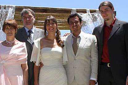 Juan Carlos Valdés, Tiendas de Novia