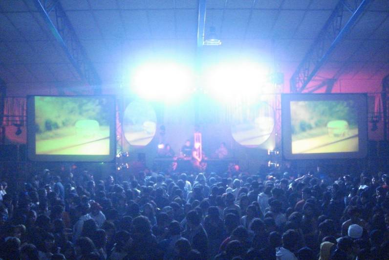 Lights Pro, Música