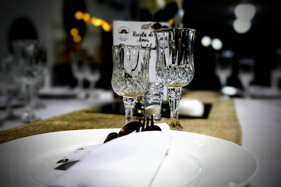 Los Almendros, Centros de Eventos