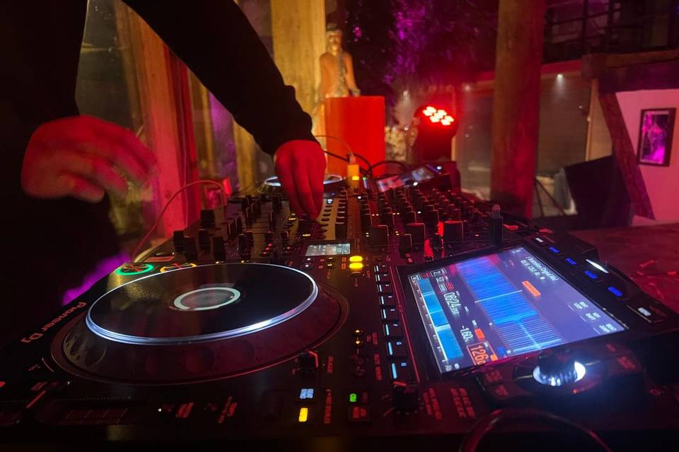 Lumo Producciones, Música