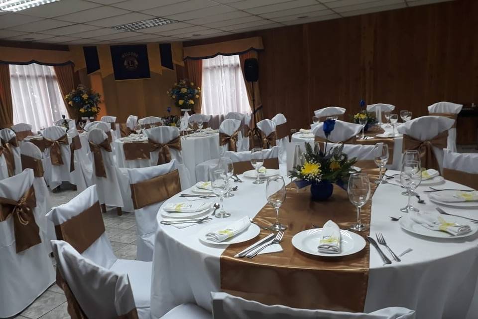 Manteleria Solis, Decoración