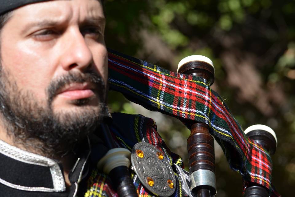 Mario Zúñiga - Gaitero Escocés, Música