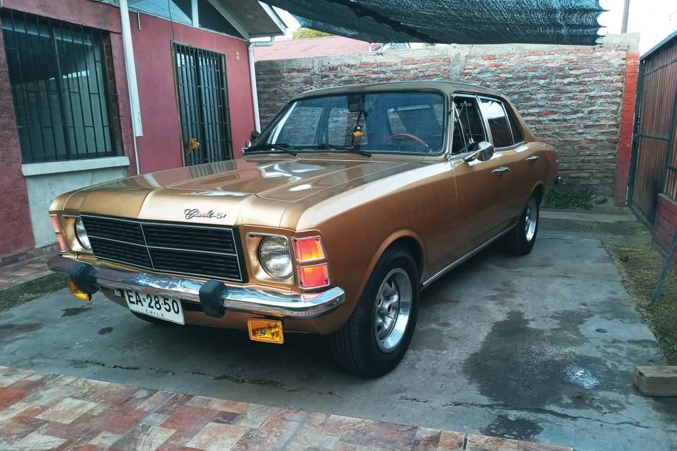 Matías Moreno, Autos