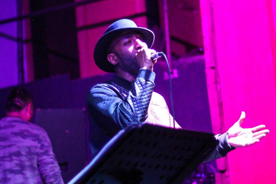 Mike Hernández, Música