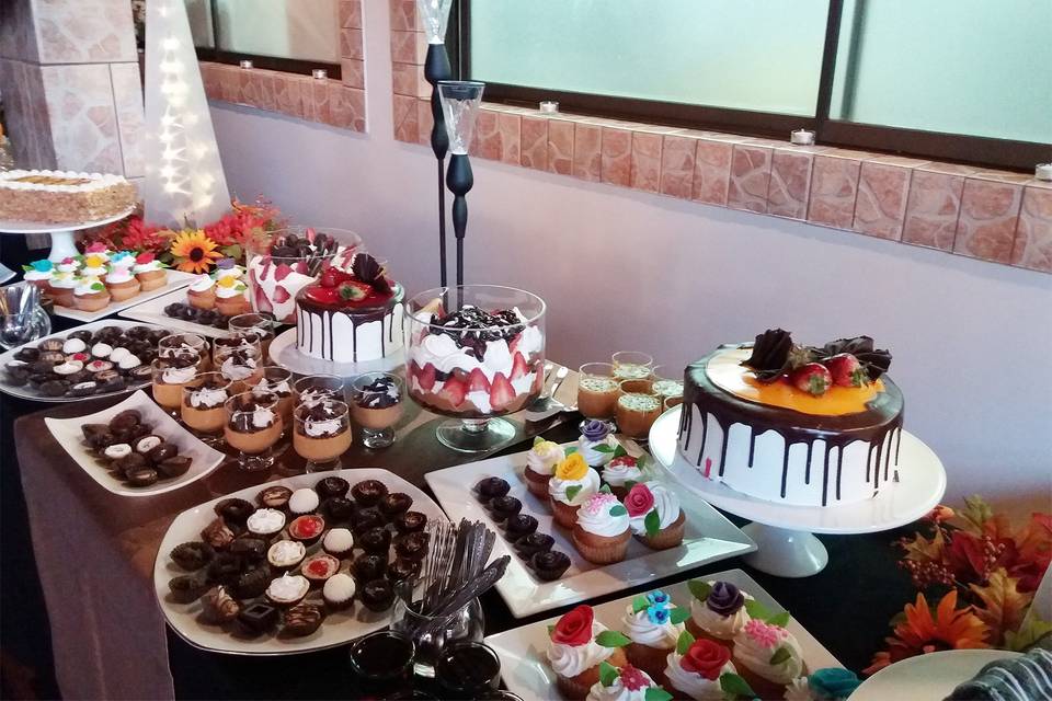 Mugs & Cups, Tortas