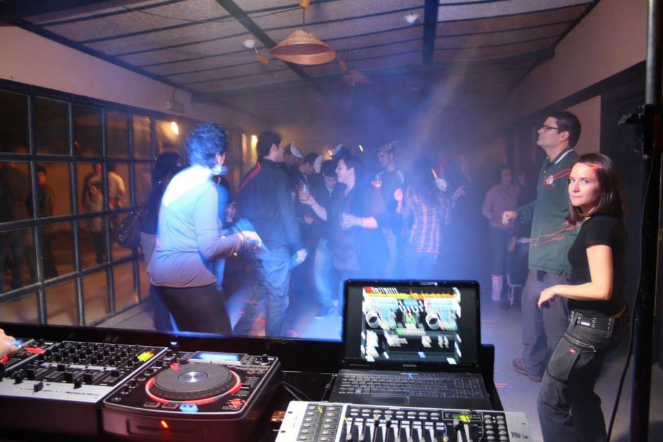 Music Tempo 266, Música