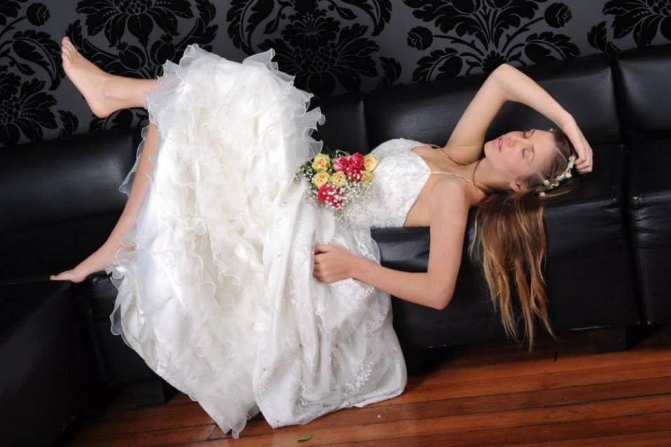 Novias Claudia Sánchez, Tiendas de Novia