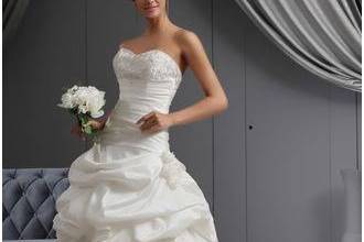 Novias Sol y Luna, Tiendas de Novia