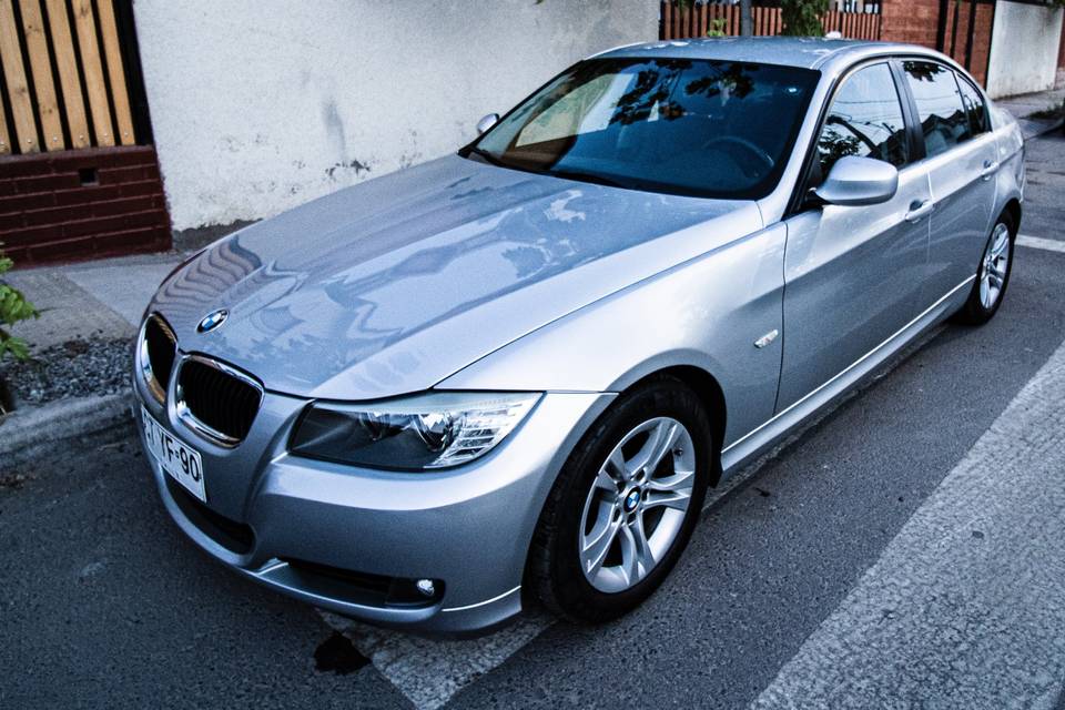 Oscar Vargas BMW, Autos