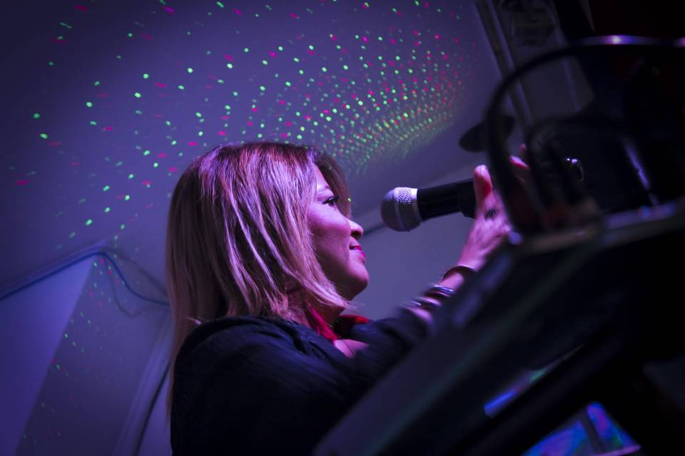 Pame Rousse - Cantante, Música
