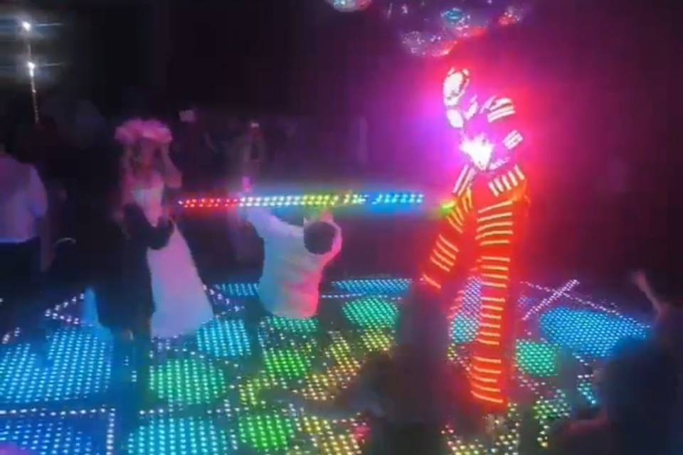 Pista Vip Led Producciones, Decoración
