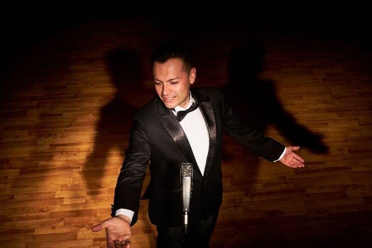 Rodrigo Quinteros Cantante