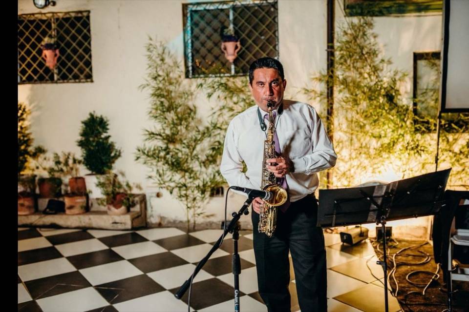 Saxofonista Eventos, Música