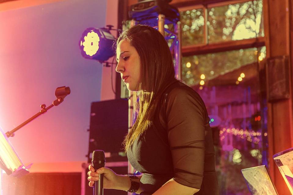 Shadia Puali Cantante, Música