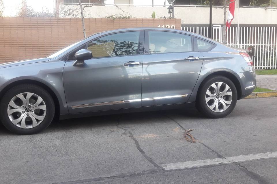 Transporte Vip, Autos