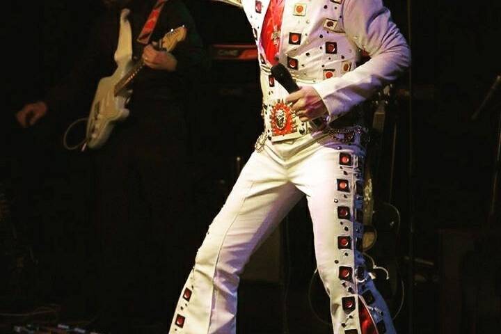 Tributo al Rey, Música