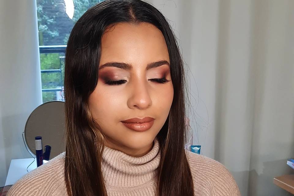 Vale Gomez Makeup, Belleza
