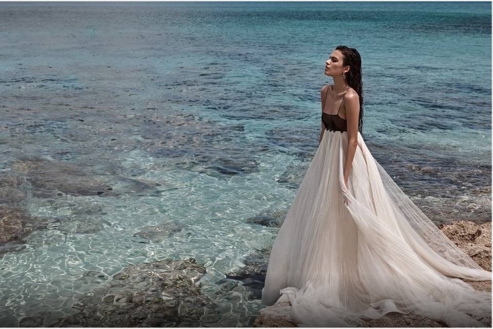 Vestidos Frívola María, Tiendas de Novia