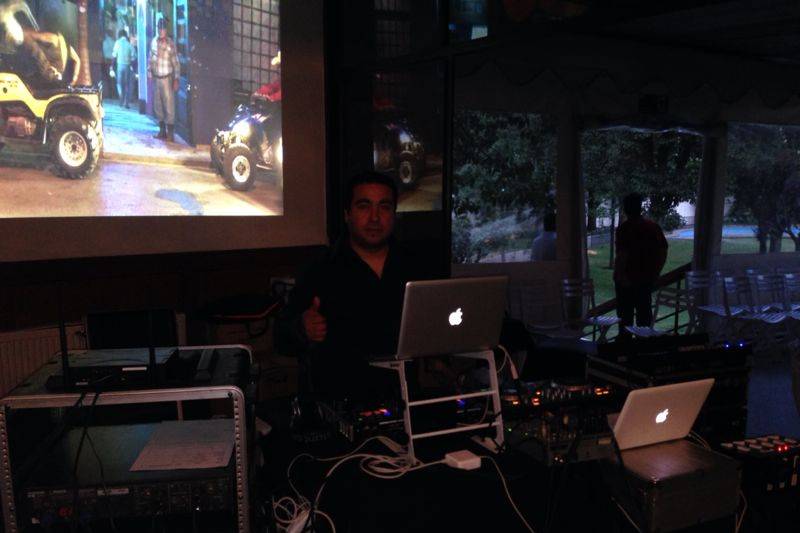 VJ Wave, Música